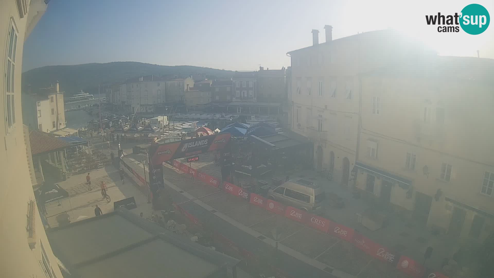 LIVE cam Cres Stadt – Hauptplatz und “mandrač” – Cres Insel – Kroatien