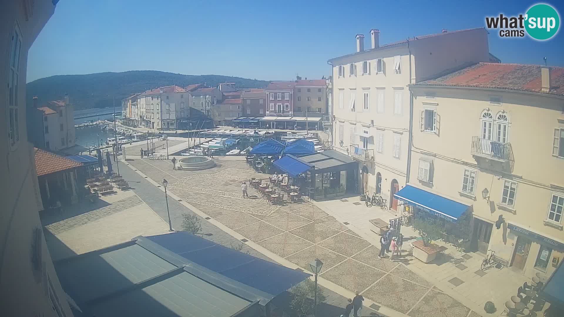 Kamera v ŽIVO Cres mesto – glavni trg in “mandrač” – otok Cres – Hrvaška