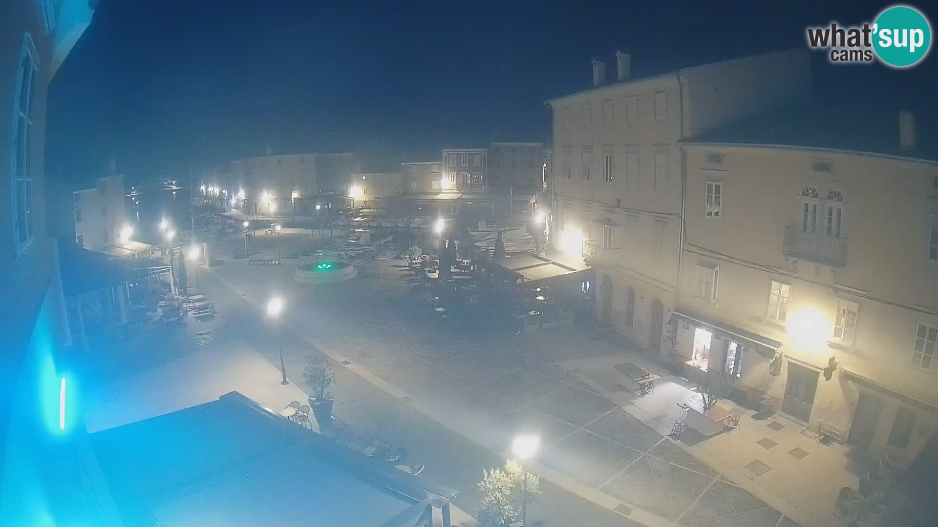 Web kamera Grad Cres – glavni trg i “mandrač” – otok Cres