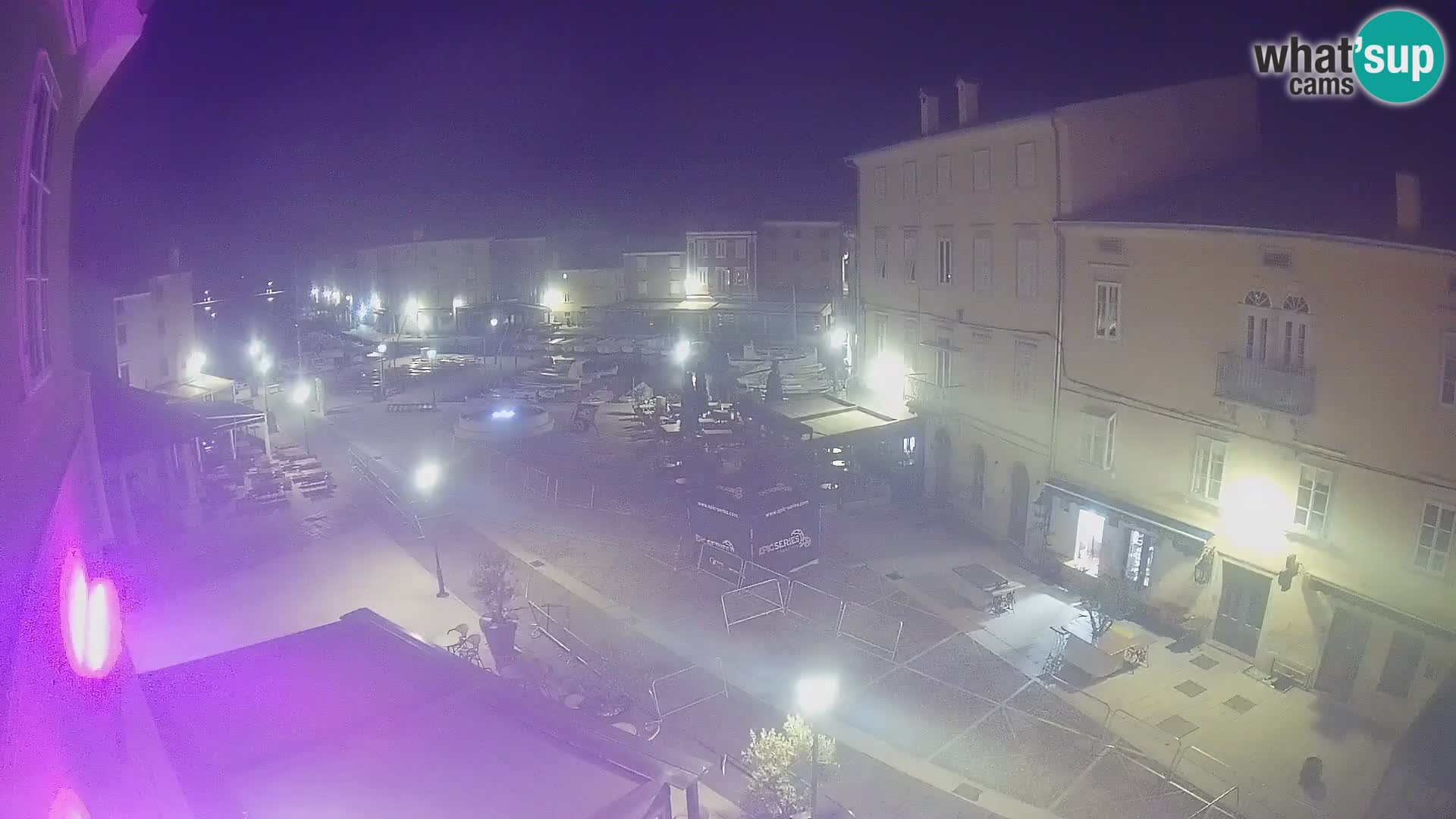 Cámara en vivo ciudad de Cres – plaza principal y “mandrač” – isla de Cres – Croacia