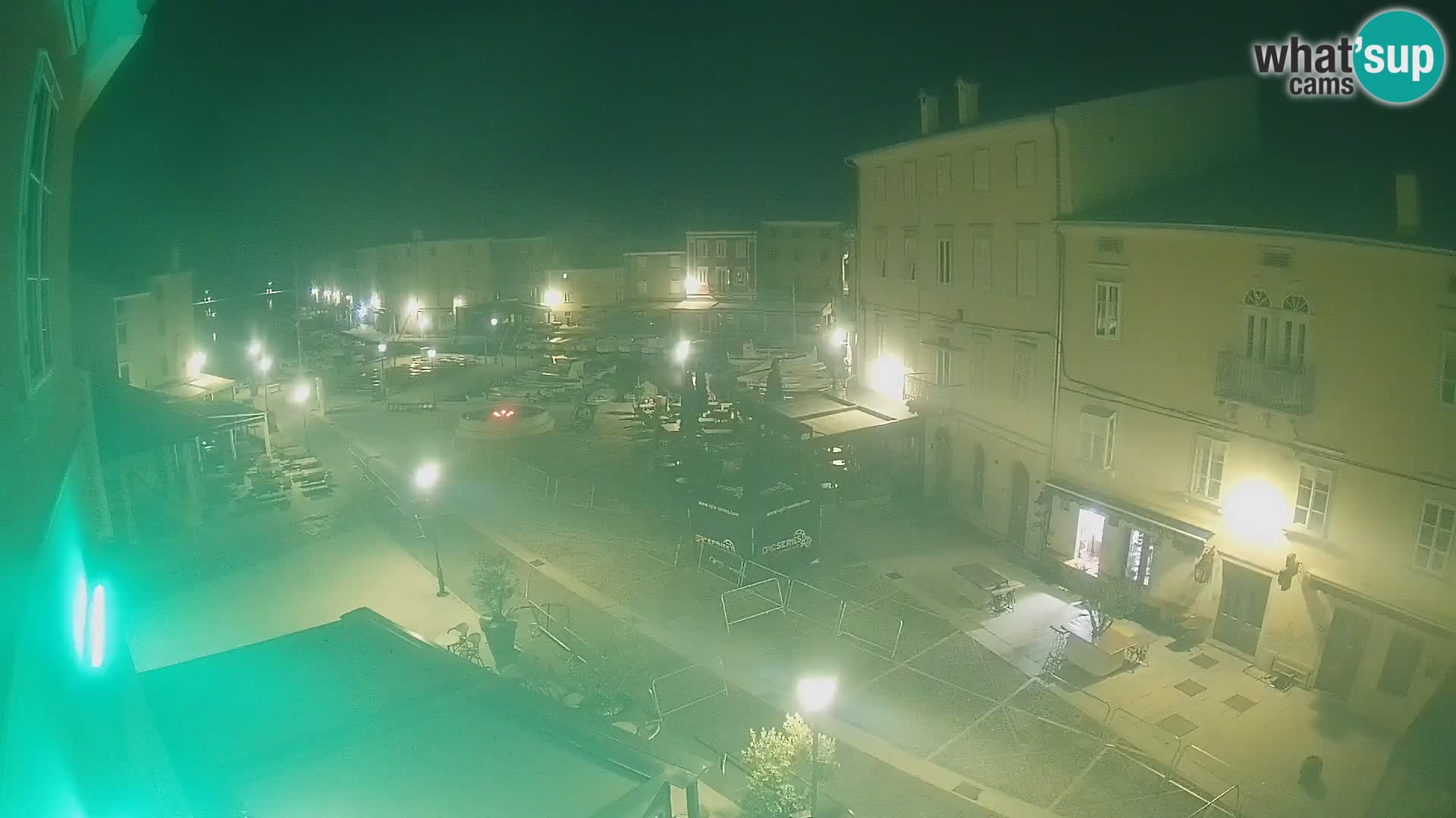 Cámara en vivo ciudad de Cres – plaza principal y “mandrač” – isla de Cres – Croacia