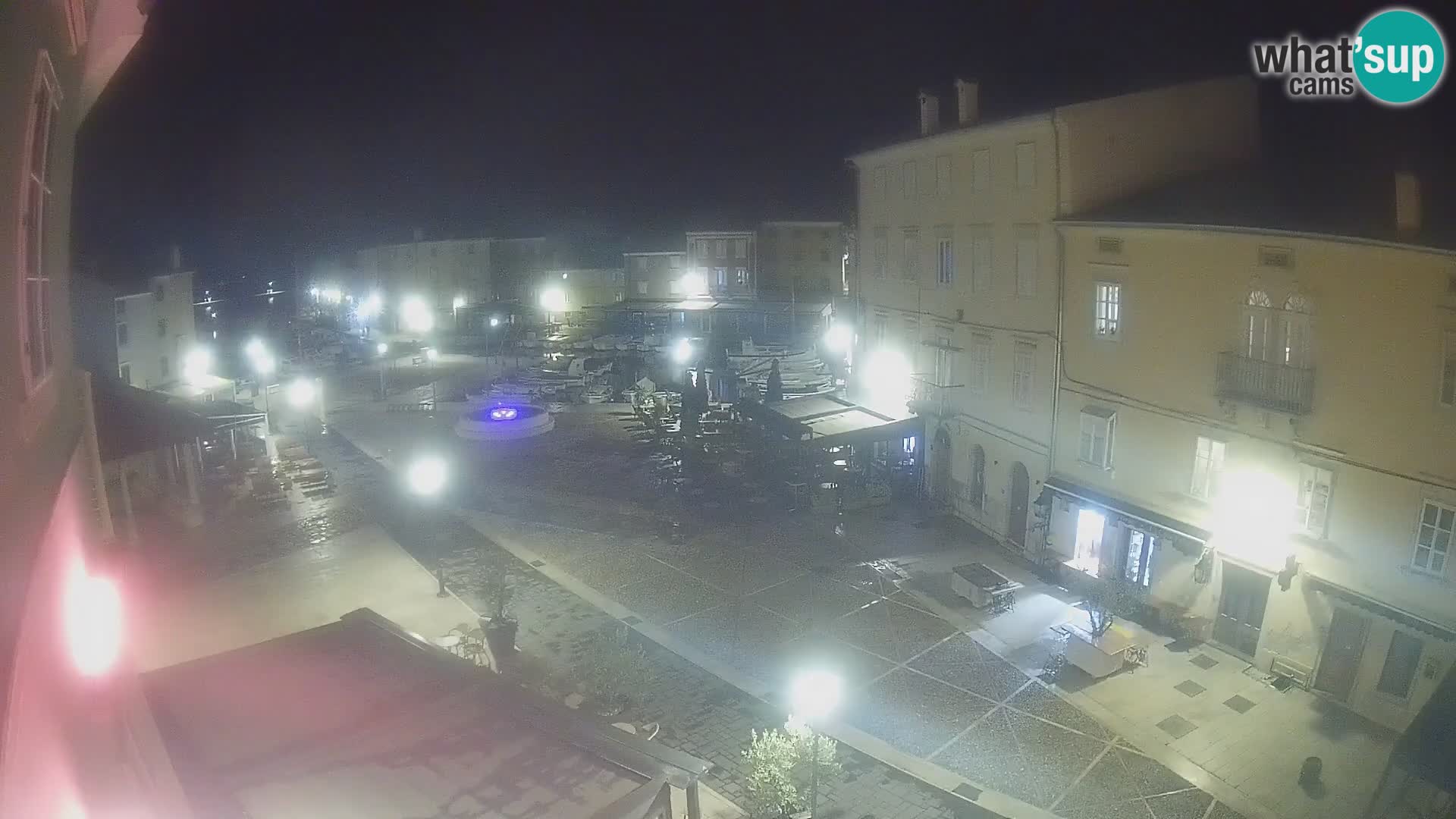 Cámara en vivo ciudad de Cres – plaza principal y “mandrač” – isla de Cres – Croacia