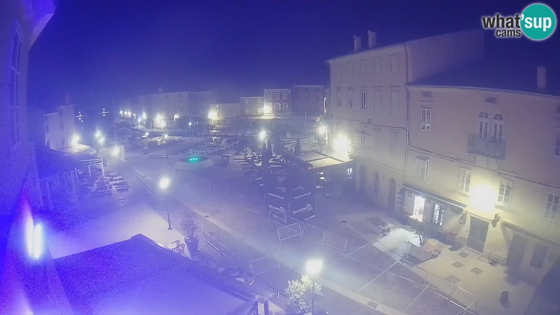 Web kamera Grad Cres – glavni trg i “mandrač” – otok Cres