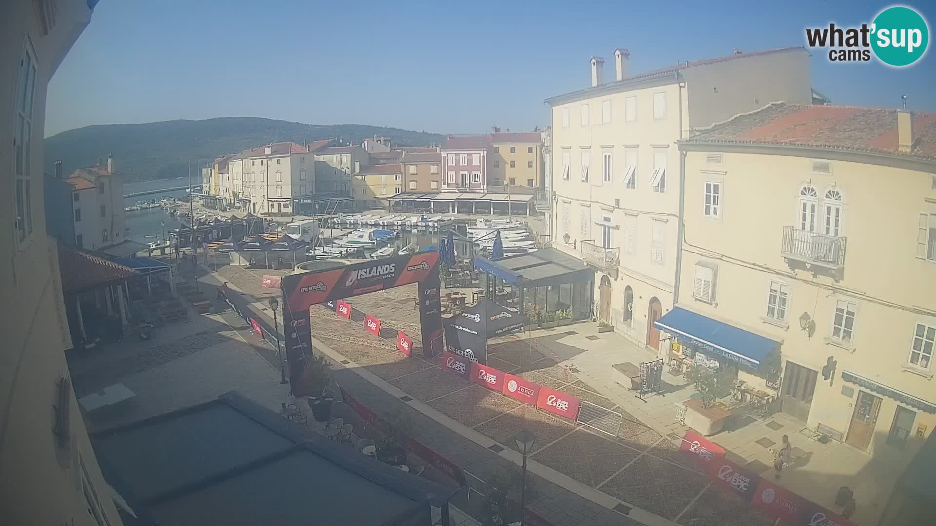 Cámara en vivo ciudad de Cres – plaza principal y “mandrač” – isla de Cres – Croacia