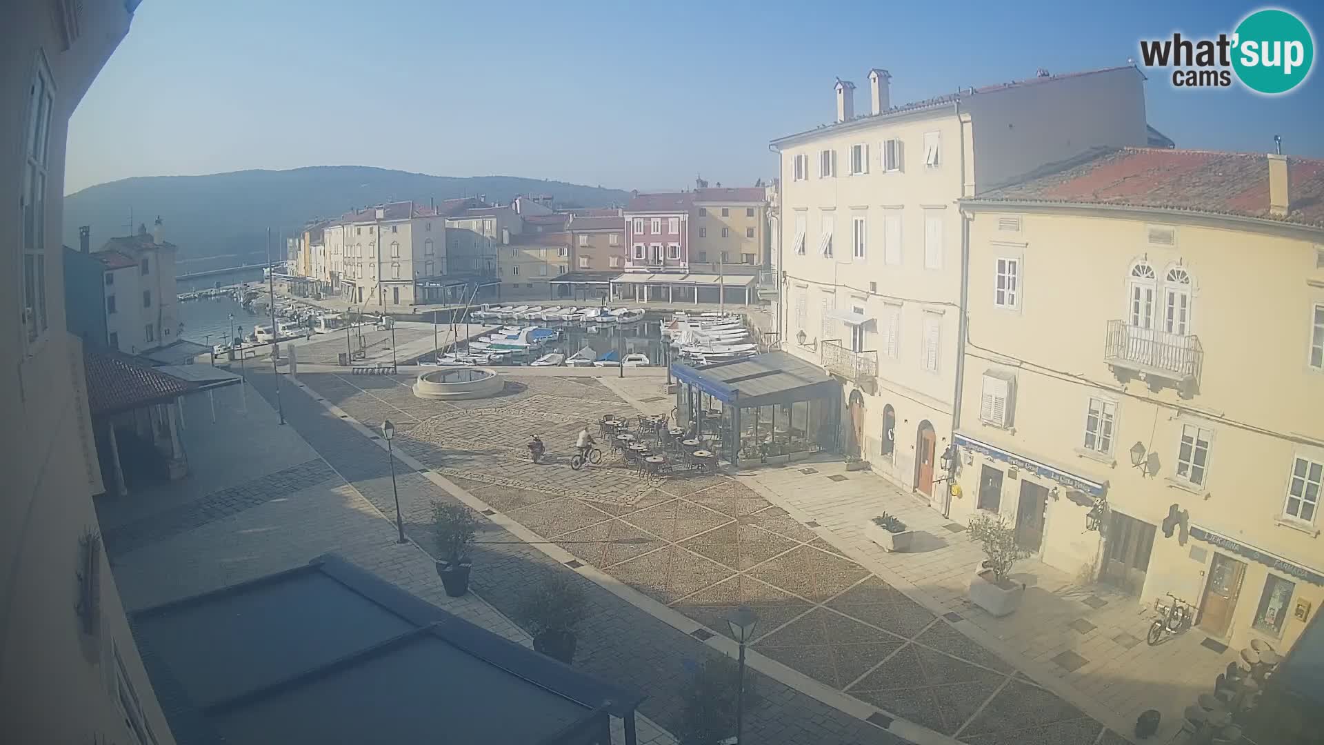 LIVE cam Cres Stadt – Hauptplatz und “mandrač” – Cres Insel – Kroatien
