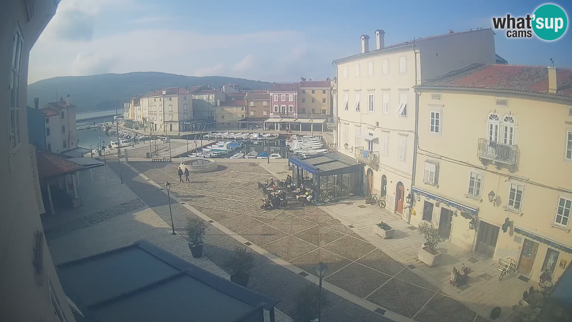LIVE cam Cres città – piazza principale e “mandrač” – isola di Cherso – Croazia