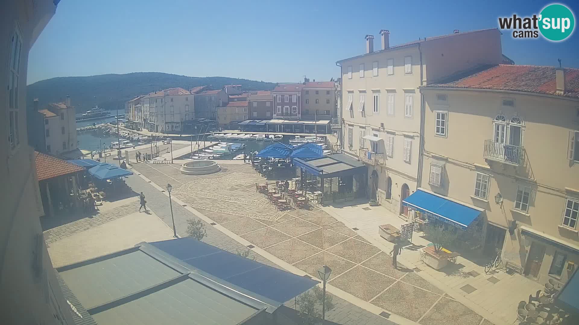Cámara en vivo ciudad de Cres – plaza principal y “mandrač” – isla de Cres – Croacia