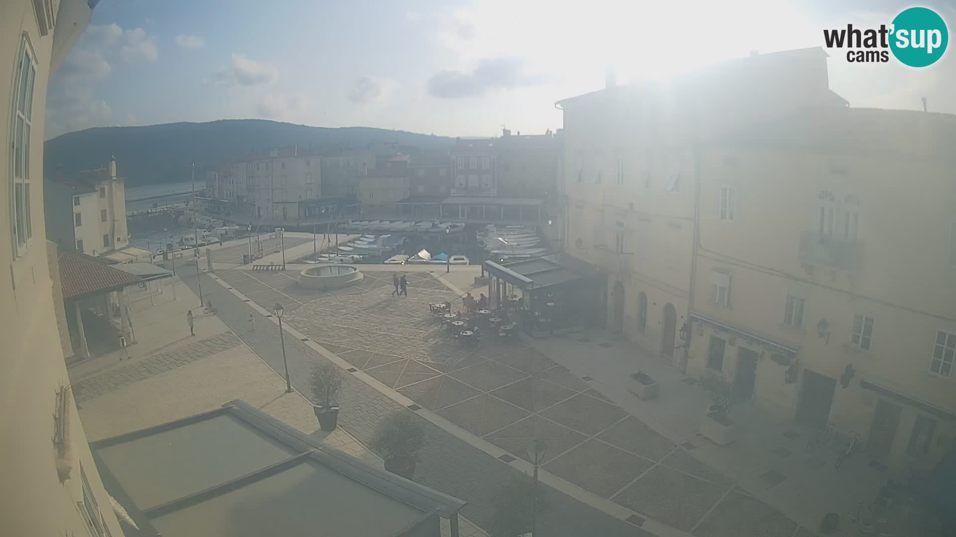 LIVE cam Cres city – place principale et “mandrač” – île de Cres – Croatie