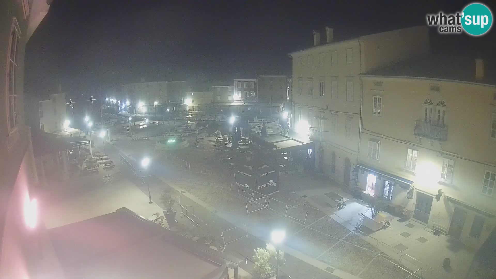 LIVE cam Cres city – place principale et “mandrač” – île de Cres – Croatie
