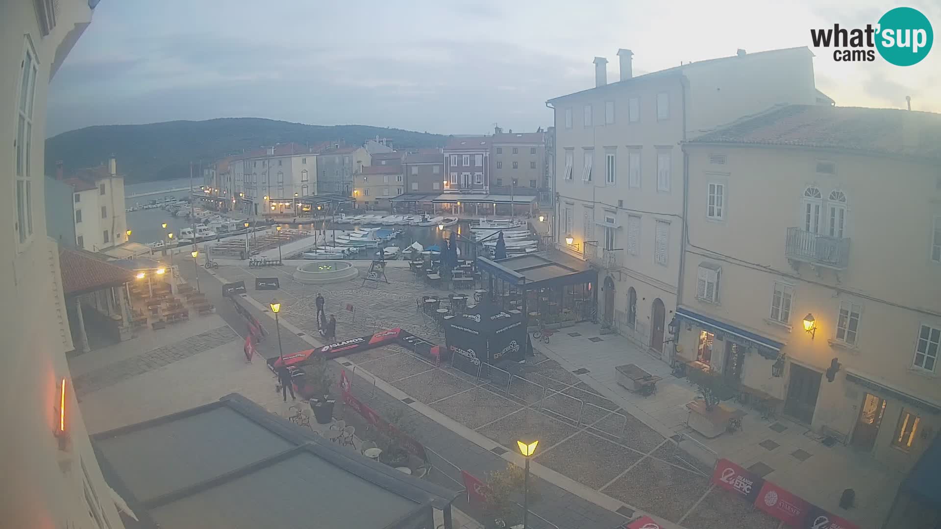 LIVE cam Cres city – place principale et “mandrač” – île de Cres – Croatie