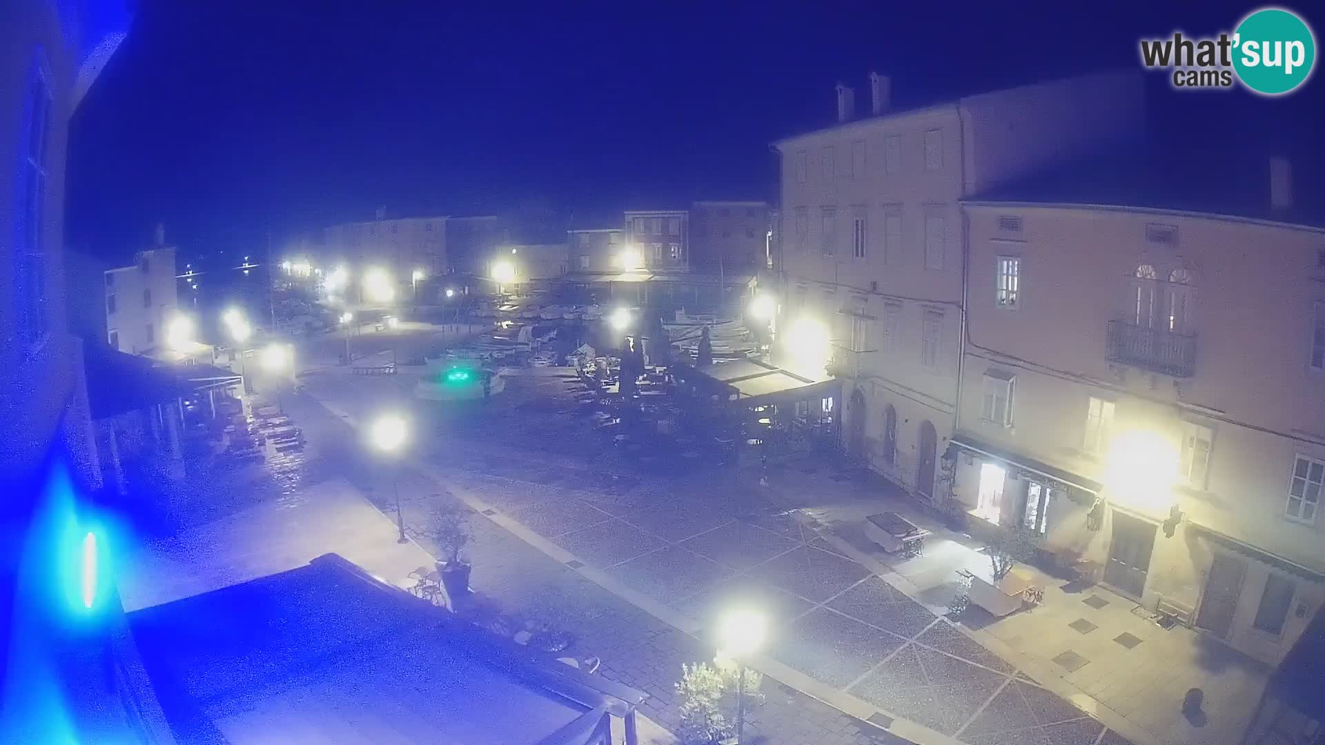 Cámara en vivo ciudad de Cres – plaza principal y “mandrač” – isla de Cres – Croacia