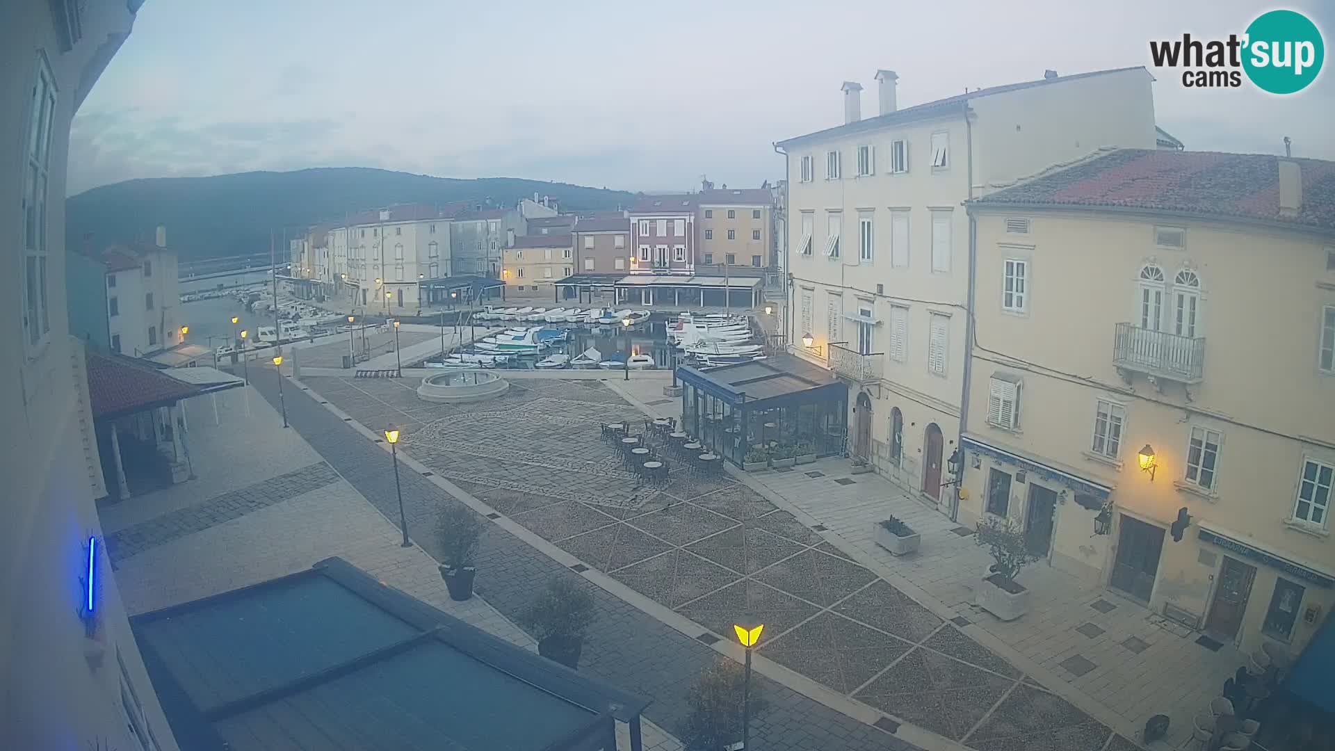 LIVE cam Cres città – piazza principale e “mandrač” – isola di Cherso – Croazia