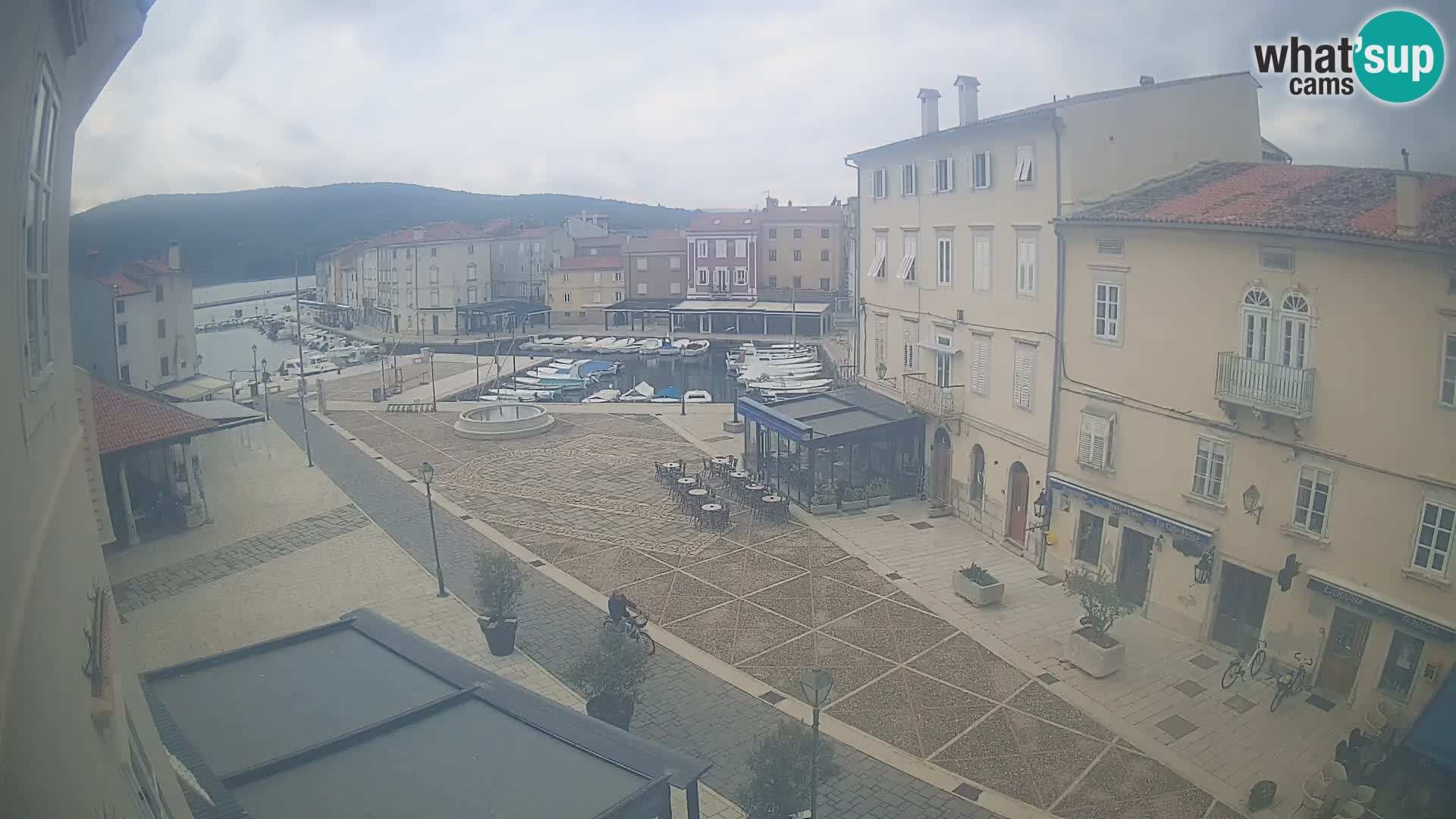LIVE cam Cres città – piazza principale e “mandrač” – isola di Cherso – Croazia