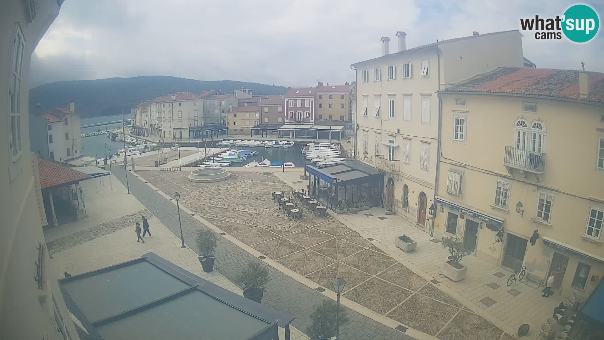 LIVE cam Cres città – piazza principale e “mandrač” – isola di Cherso – Croazia
