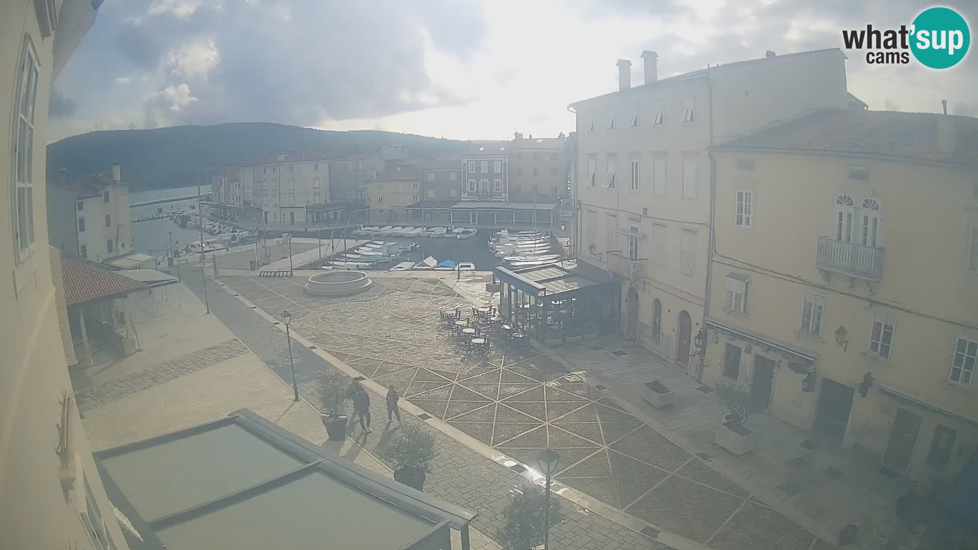 LIVE cam Cres city – place principale et « mandrač » – île de Cres – Croatie