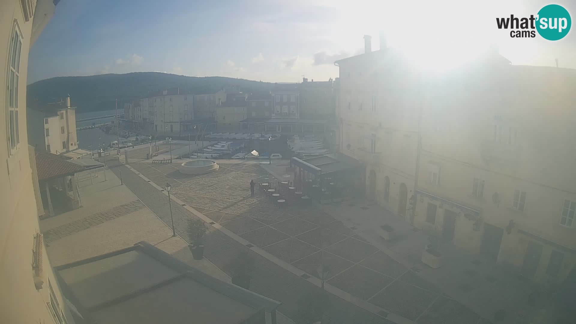LIVE cam Cres city – place principale et « mandrač » – île de Cres – Croatie