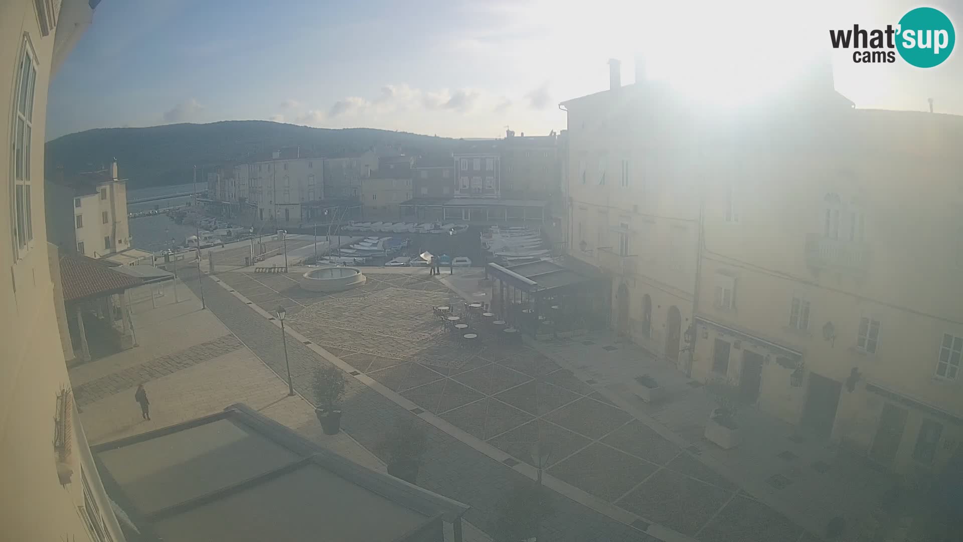 LIVE cam Cres city – place principale et « mandrač » – île de Cres – Croatie