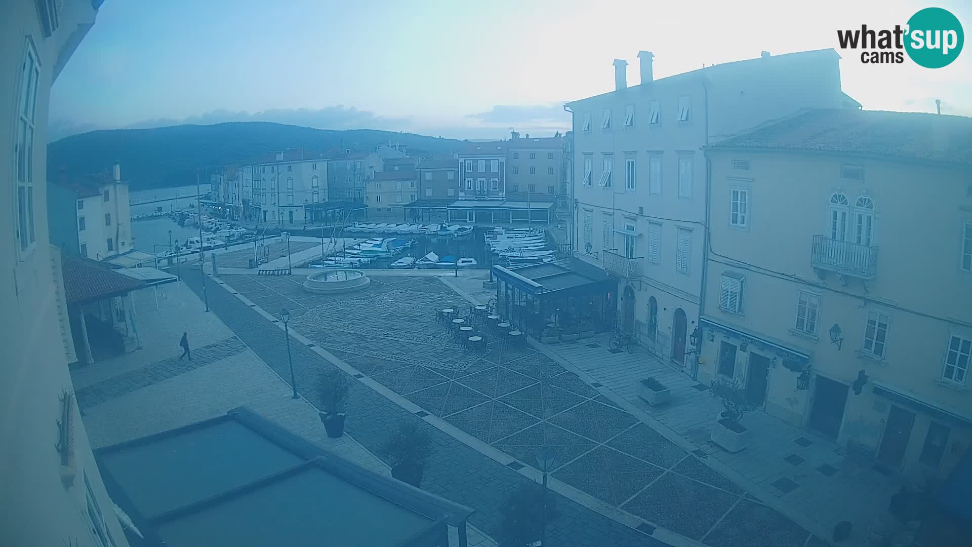 LIVE cam Cres city – place principale et « mandrač » – île de Cres – Croatie