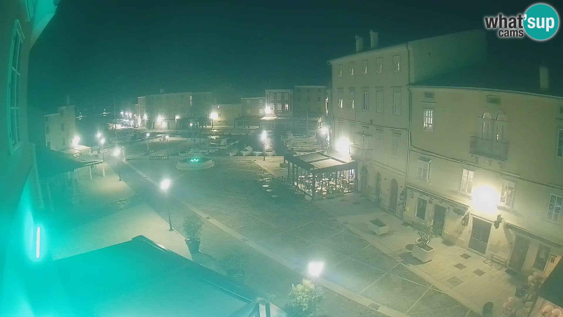 LIVE cam Cres city – place principale et « mandrač » – île de Cres – Croatie
