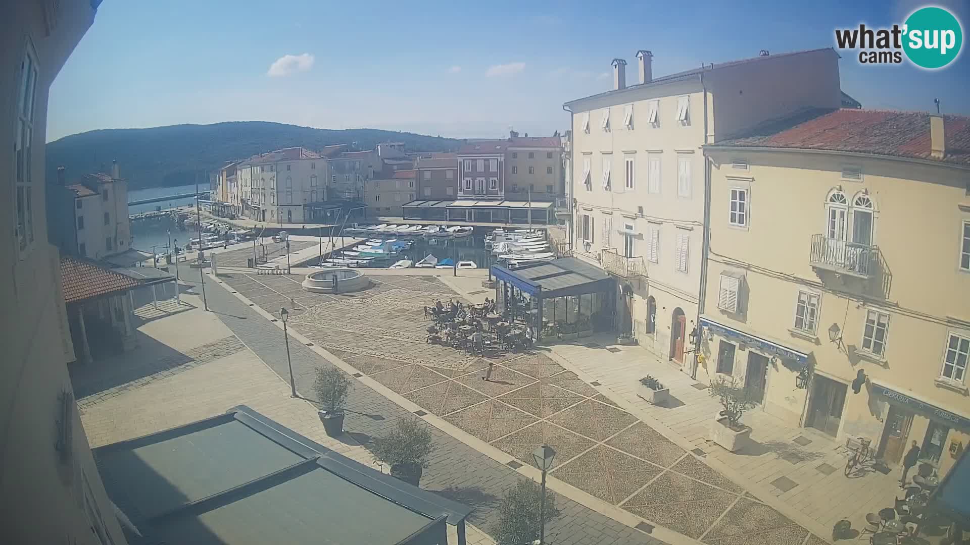 LIVE cam Cres city – place principale et “mandrač” – île de Cres – Croatie