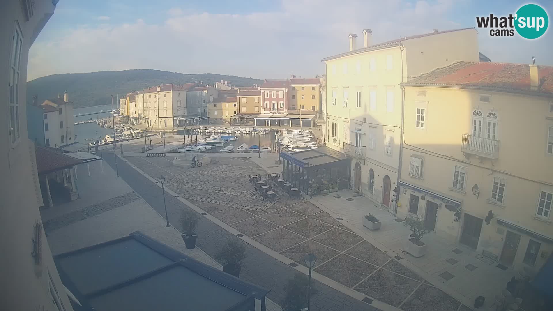 LIVE cam Cres Stadt – Hauptplatz und “mandrač” – Cres Insel – Kroatien