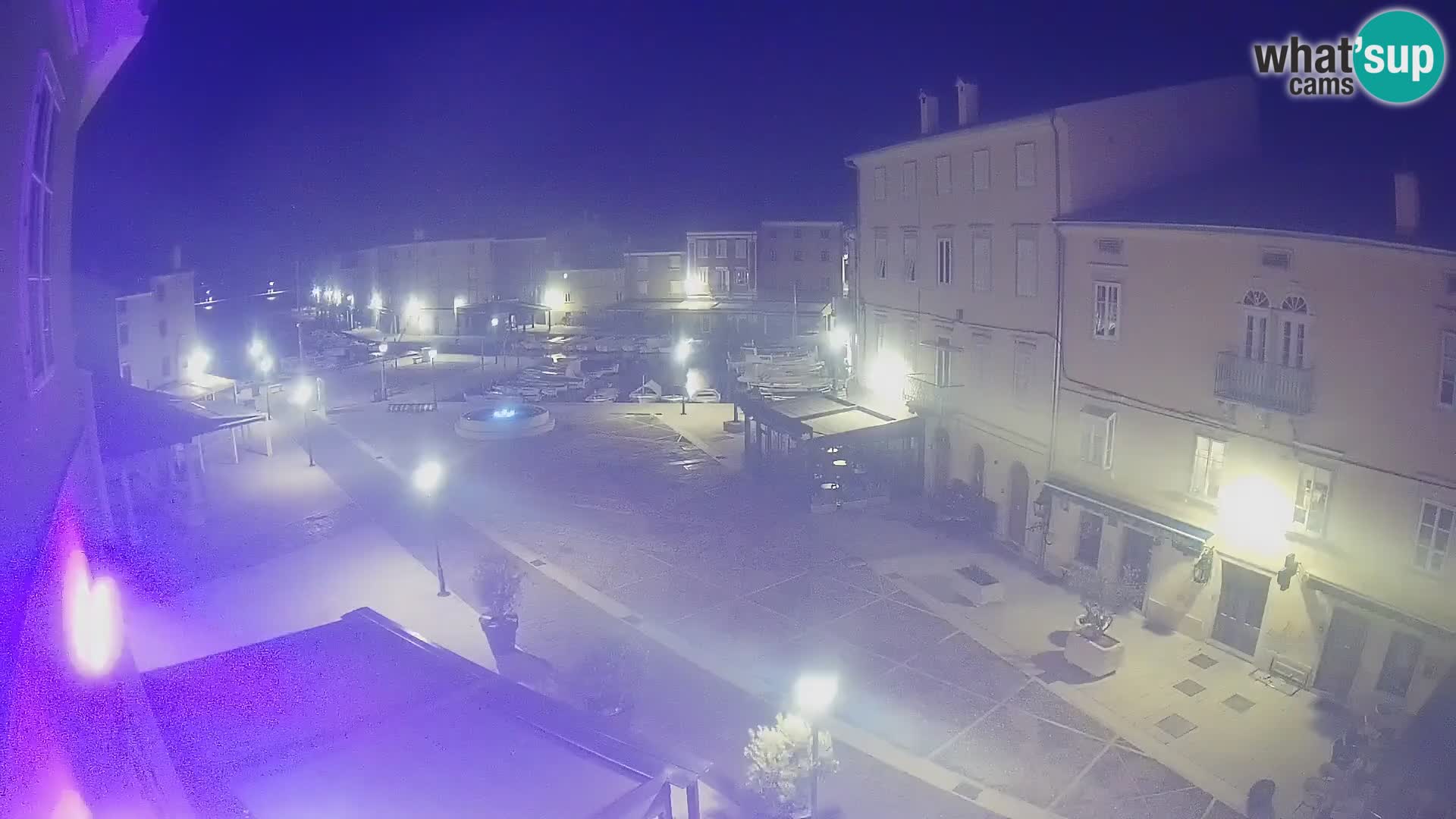 Cámara en vivo ciudad de Cres – plaza principal y “mandrač” – isla de Cres – Croacia