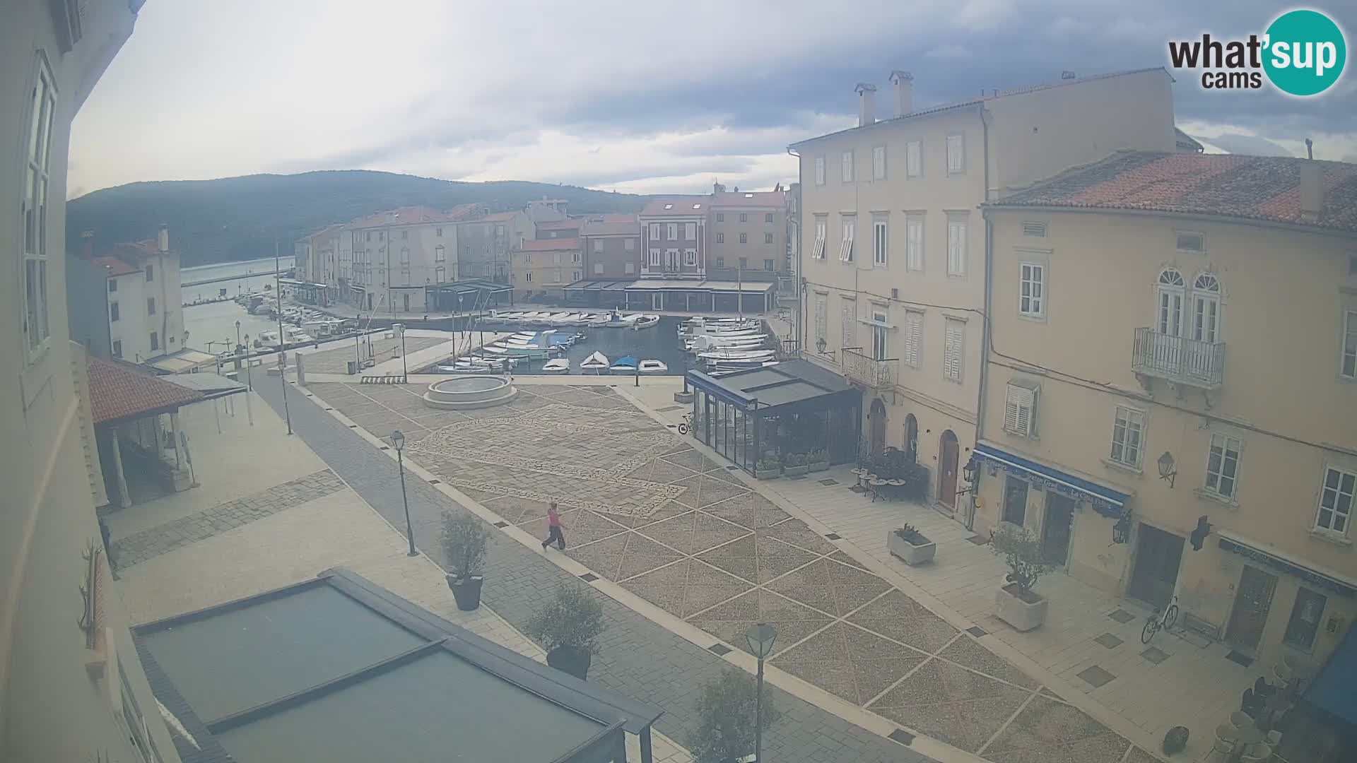 LIVE cam Cres città – piazza principale e “mandrač” – isola di Cherso – Croazia