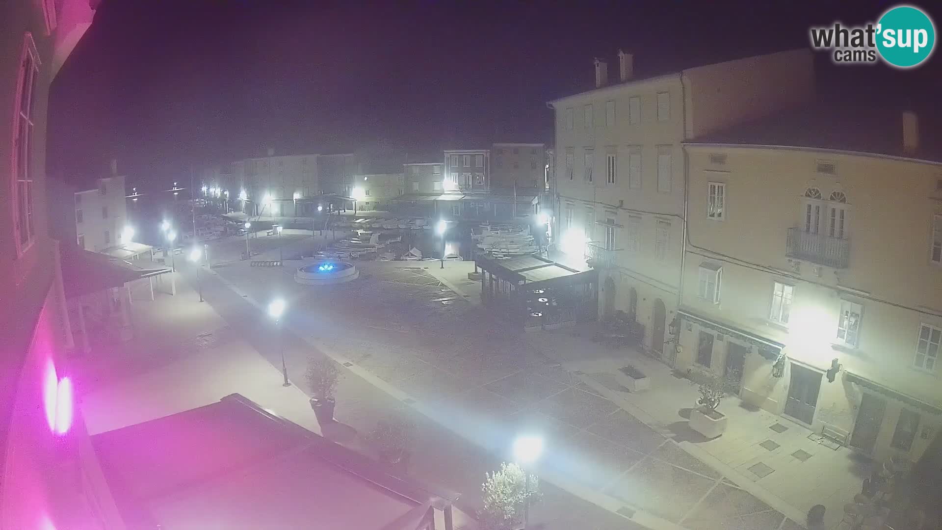 LIVE cam Cres city – place principale et “mandrač” – île de Cres – Croatie