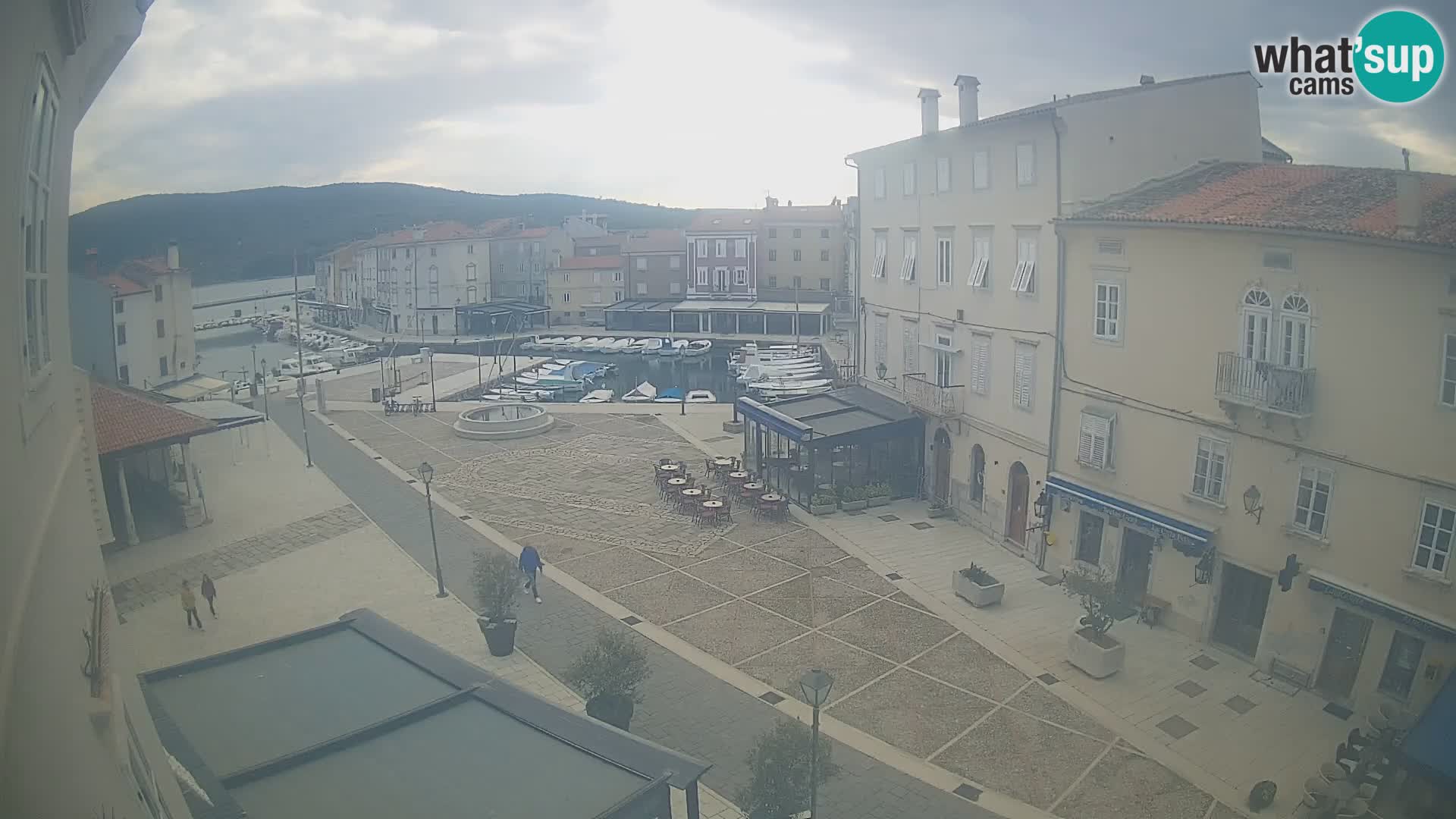 LIVE cam Cres città – piazza principale e “mandrač” – isola di Cherso – Croazia