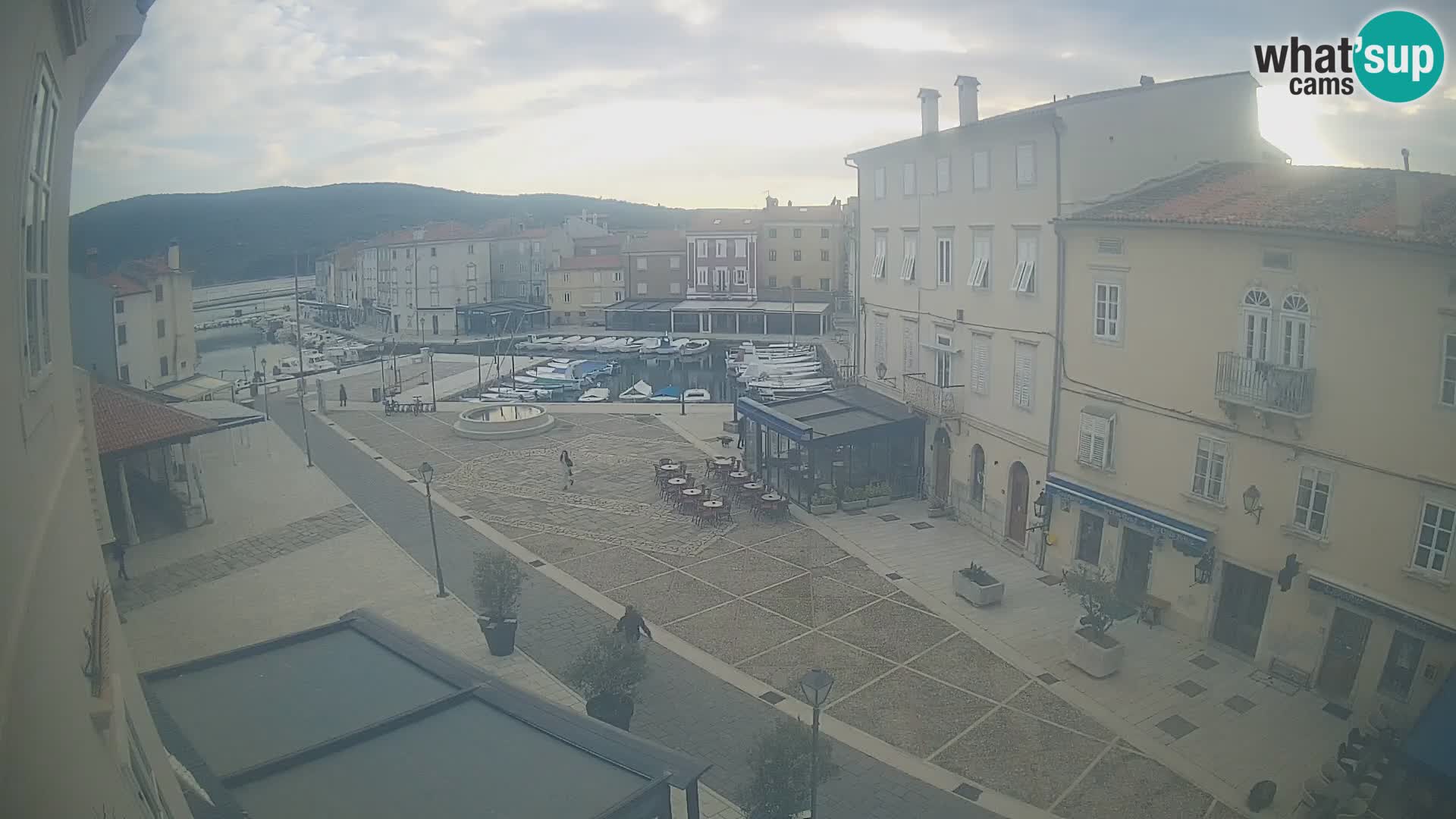 LIVE cam Cres città – piazza principale e “mandrač” – isola di Cherso – Croazia