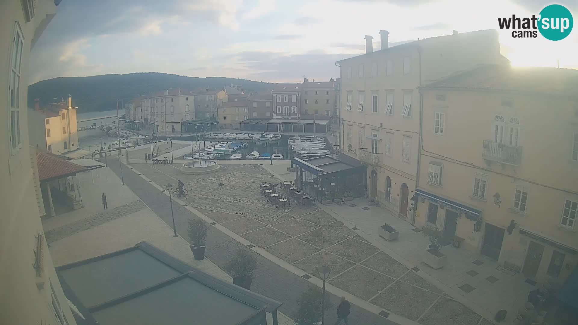 LIVE cam Cres città – piazza principale e “mandrač” – isola di Cherso – Croazia