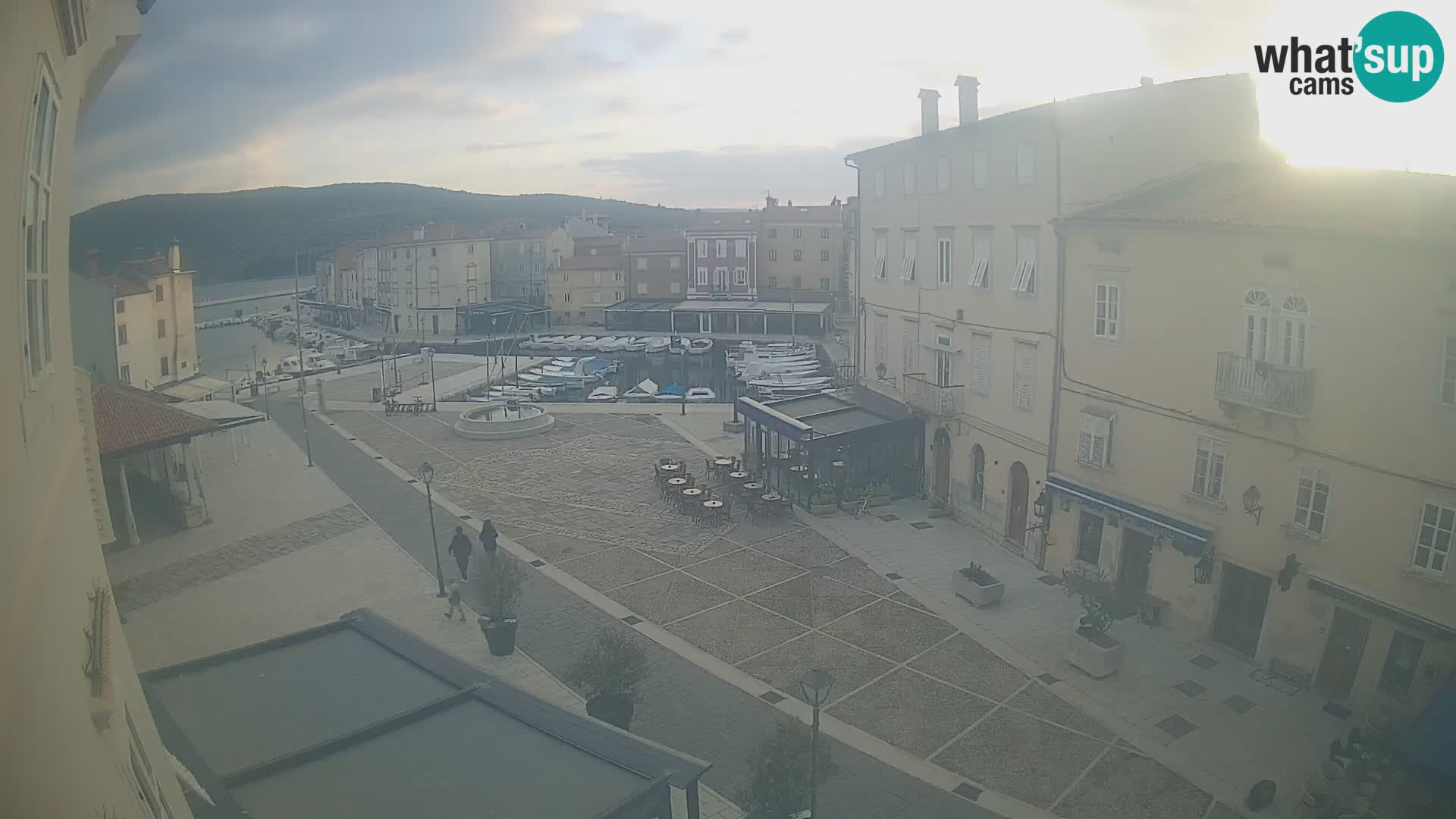 LIVE cam Cres città – piazza principale e “mandrač” – isola di Cherso – Croazia