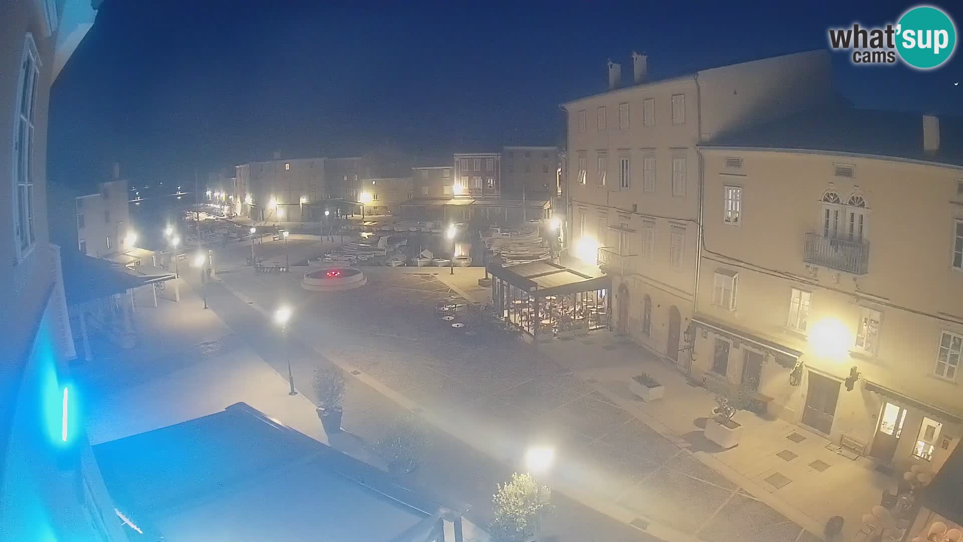 Kamera v ŽIVO Cres mesto – glavni trg in “mandrač” – otok Cres – Hrvaška