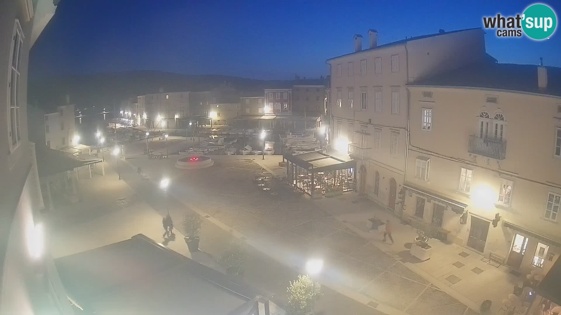 Cámara en vivo ciudad de Cres – plaza principal y “mandrač” – isla de Cres – Croacia