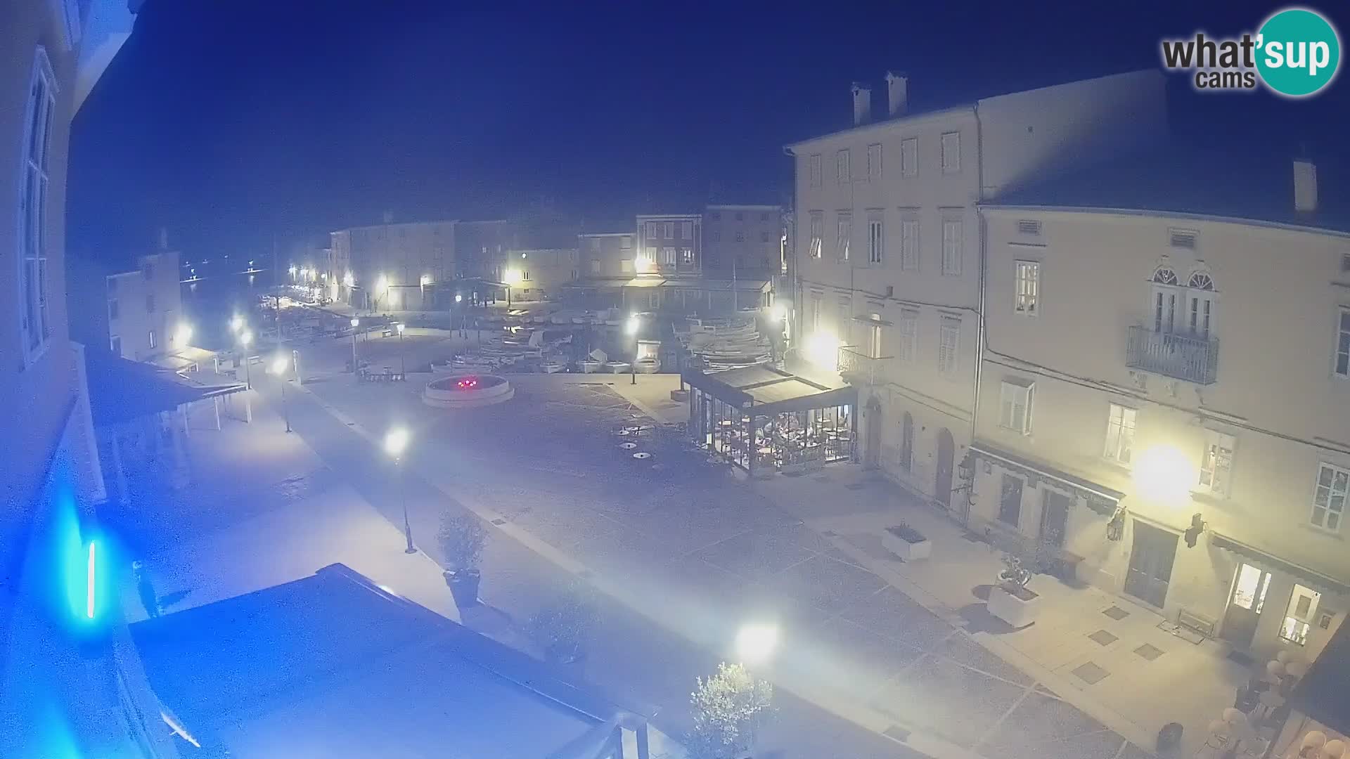 Kamera v ŽIVO Cres mesto – glavni trg in “mandrač” – otok Cres – Hrvaška