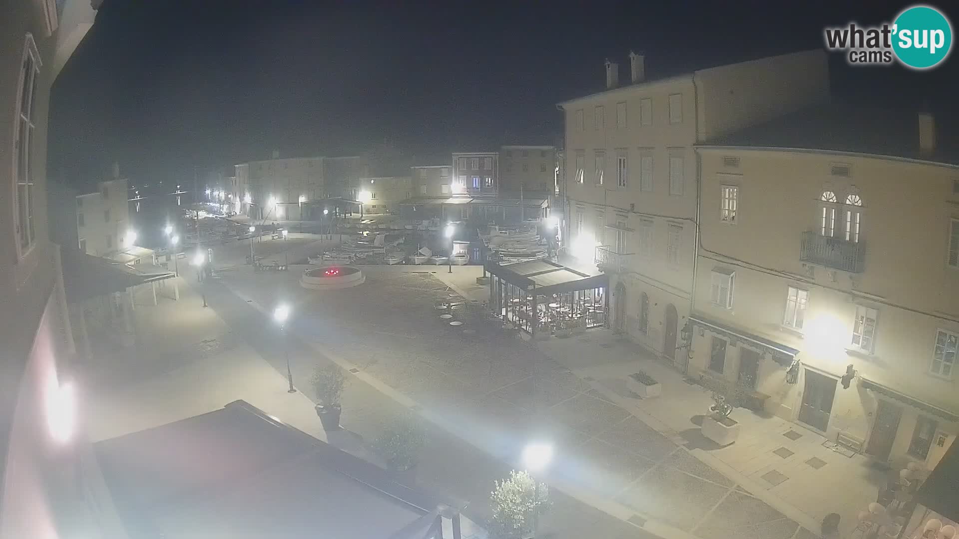 Cámara en vivo ciudad de Cres – plaza principal y “mandrač” – isla de Cres – Croacia