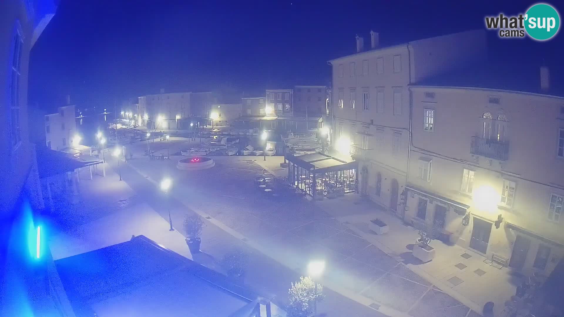 Cámara en vivo ciudad de Cres – plaza principal y “mandrač” – isla de Cres – Croacia