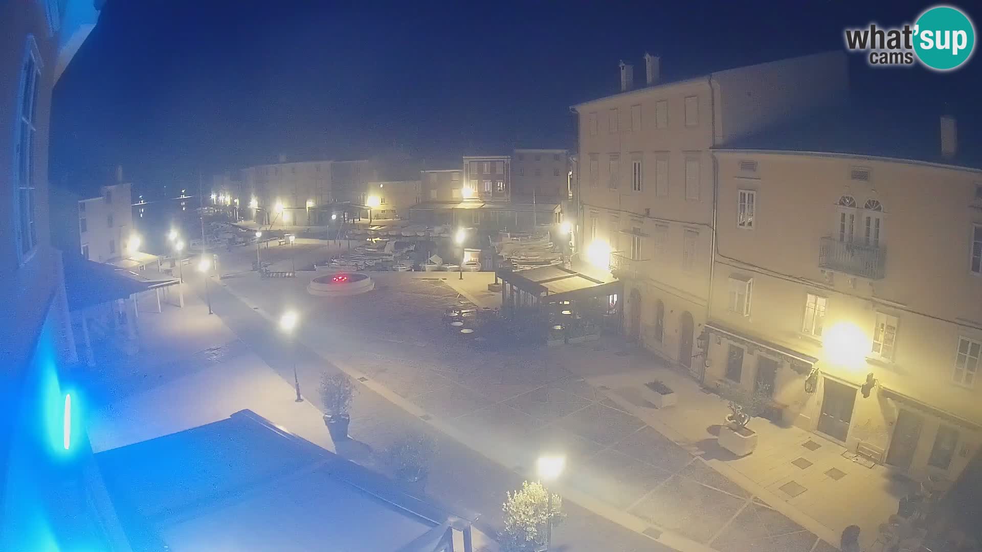 LIVE cam Cres city – place principale et “mandrač” – île de Cres – Croatie