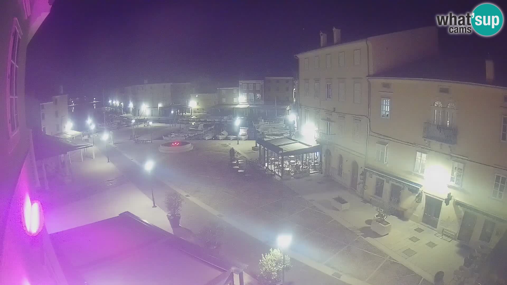 Cámara en vivo ciudad de Cres – plaza principal y “mandrač” – isla de Cres – Croacia