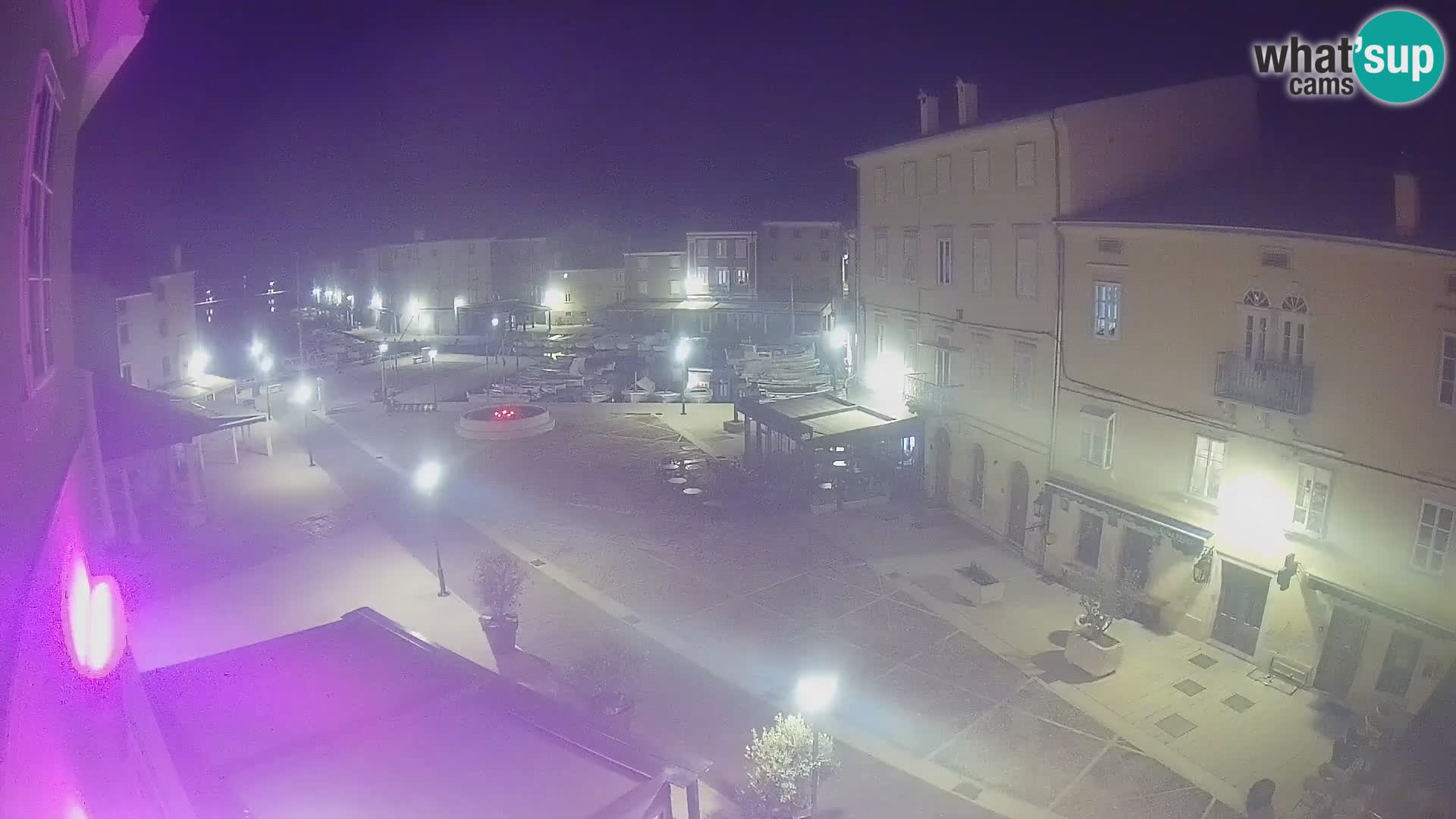 Cámara en vivo ciudad de Cres – plaza principal y “mandrač” – isla de Cres – Croacia