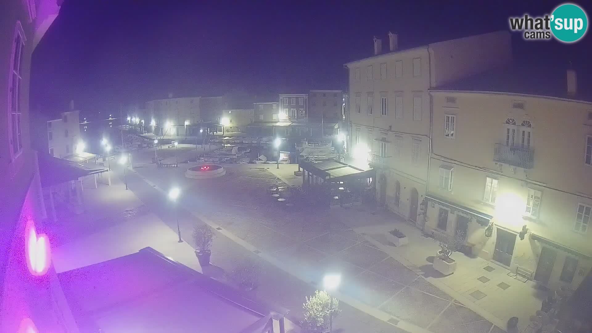LIVE cam Cres city – place principale et “mandrač” – île de Cres – Croatie