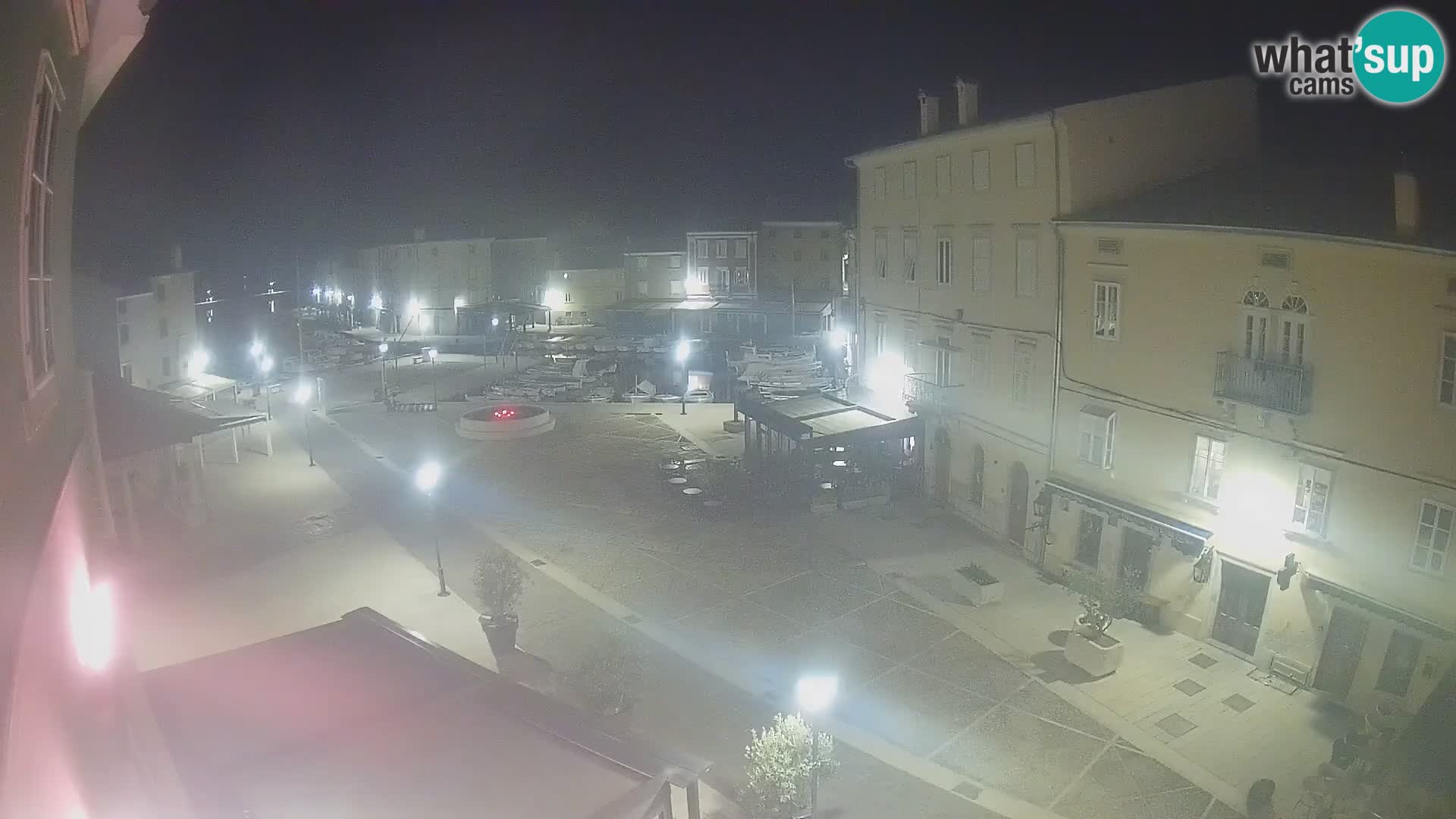 Cámara en vivo ciudad de Cres – plaza principal y “mandrač” – isla de Cres – Croacia