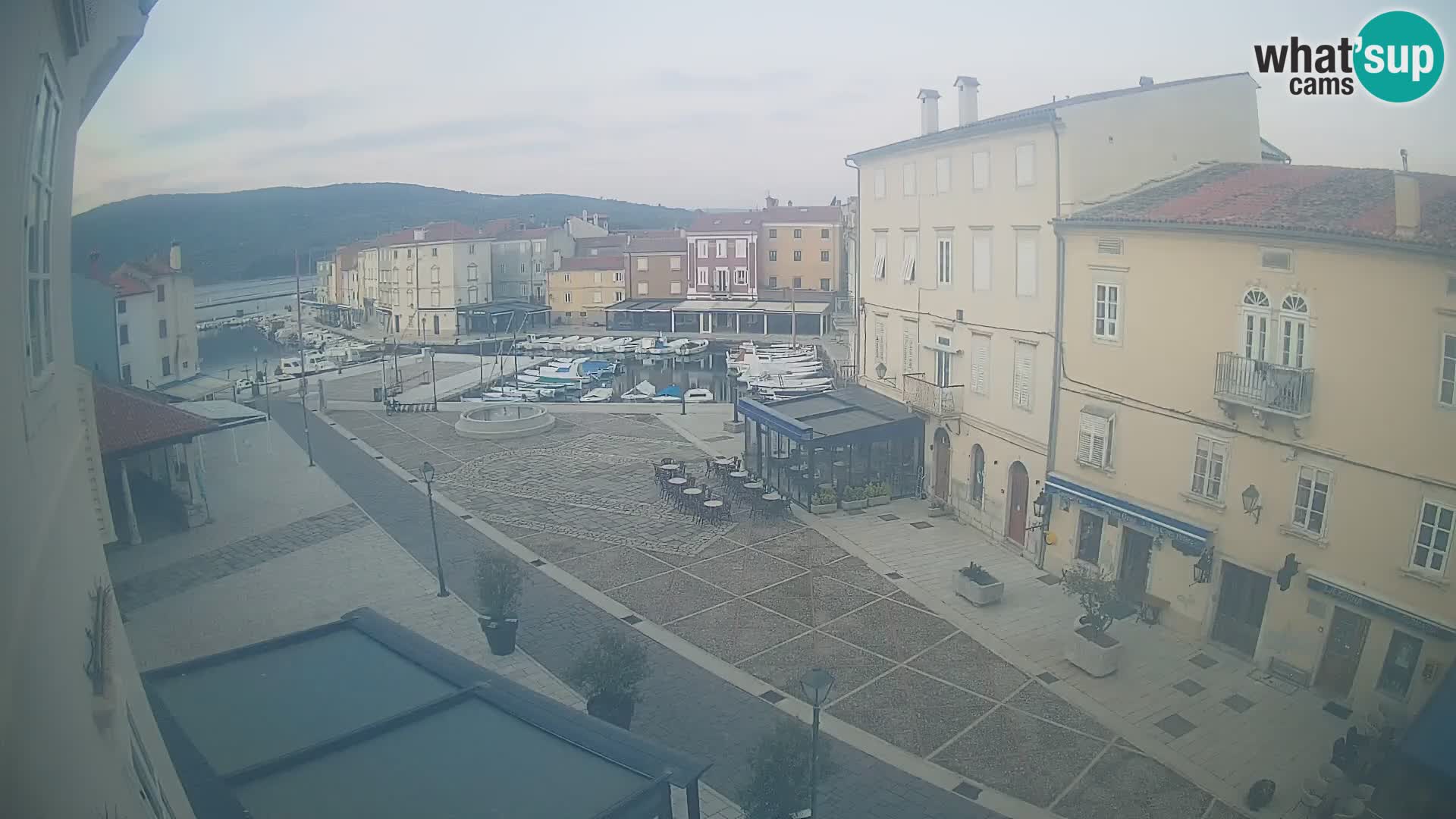LIVE cam Cres Stadt – Hauptplatz und “mandrač” – Cres Insel – Kroatien