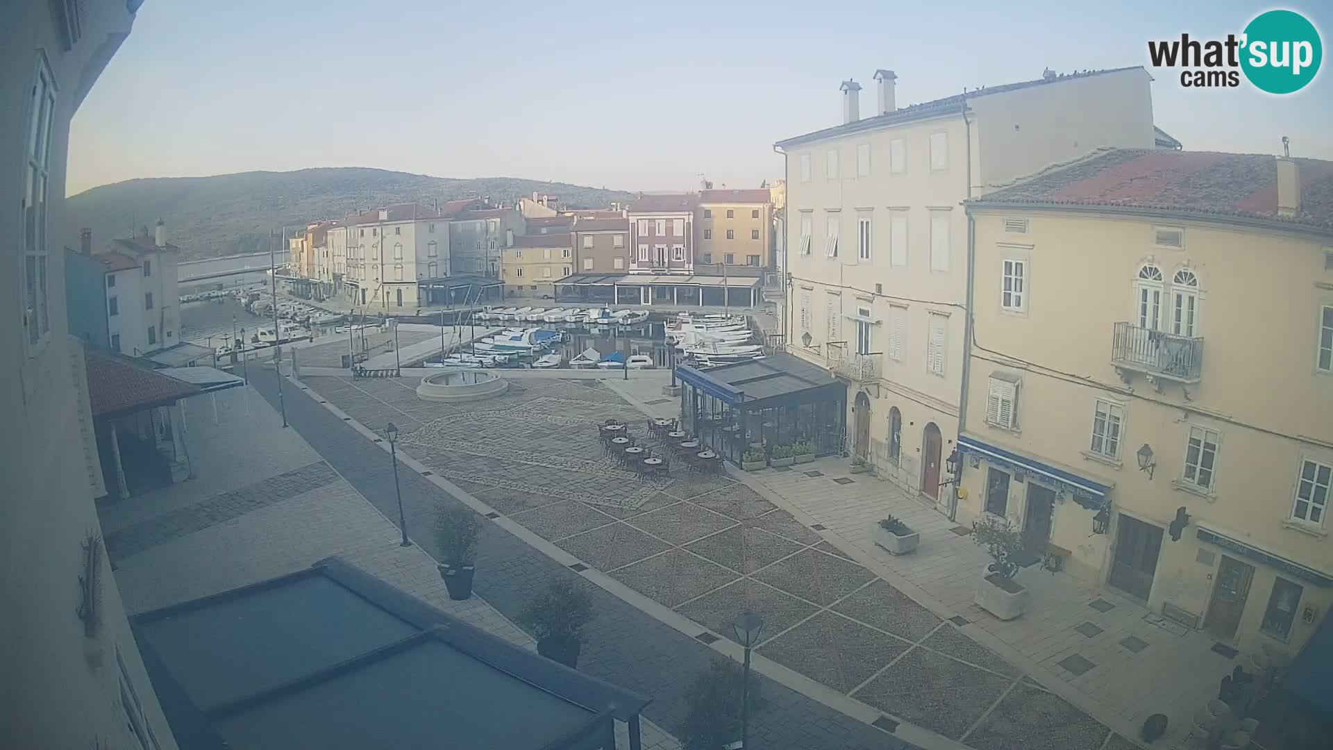 LIVE cam Cres città – piazza principale e “mandrač” – isola di Cherso – Croazia
