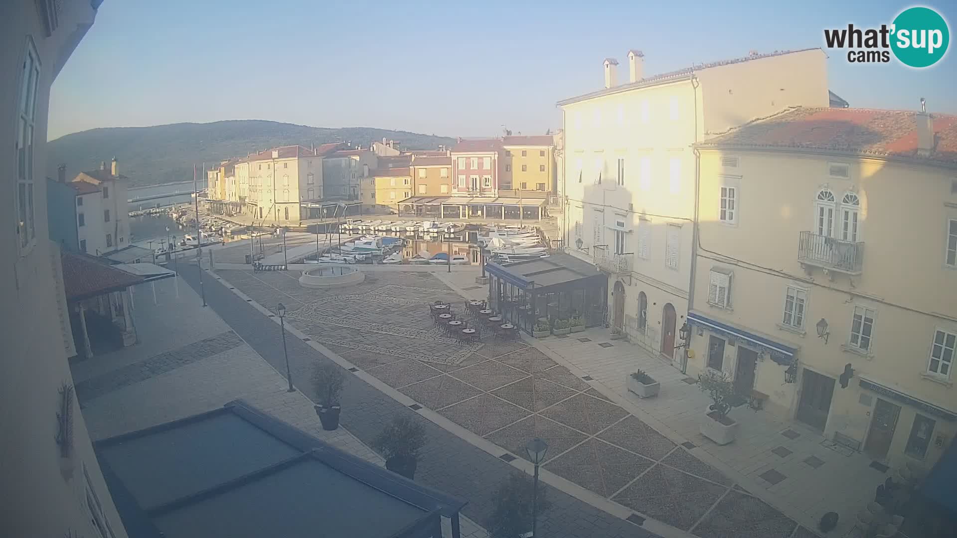 LIVE cam Cres città – piazza principale e “mandrač” – isola di Cherso – Croazia