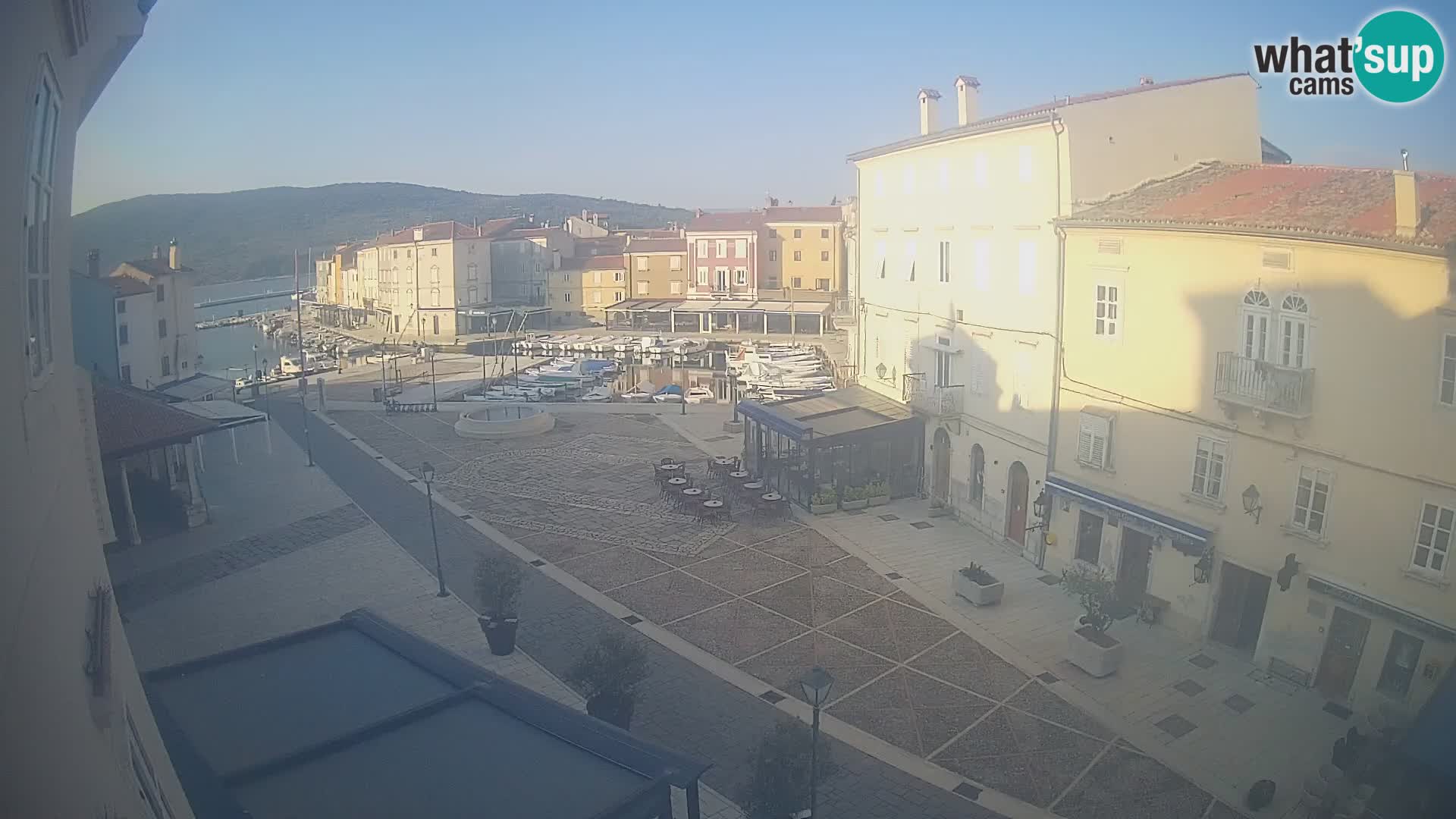 LIVE cam Cres città – piazza principale e “mandrač” – isola di Cherso – Croazia