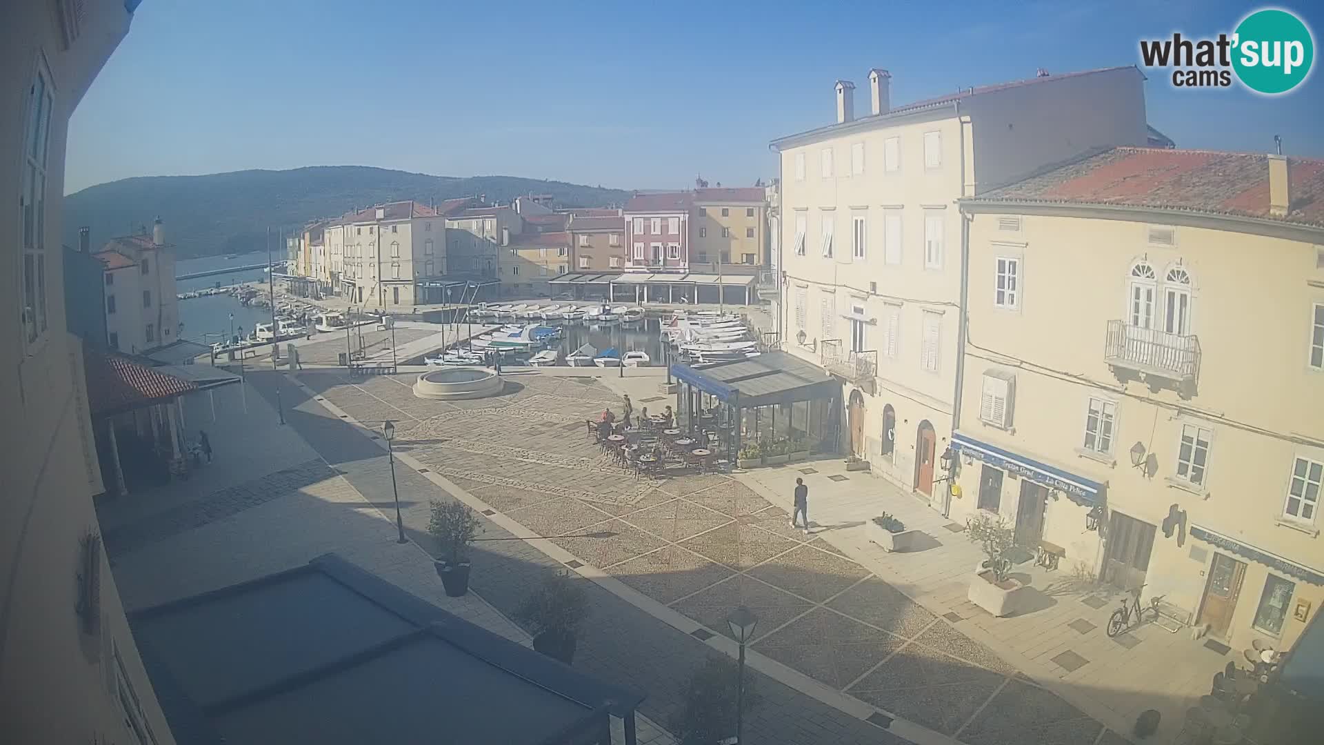 LIVE cam Cres città – piazza principale e “mandrač” – isola di Cherso – Croazia