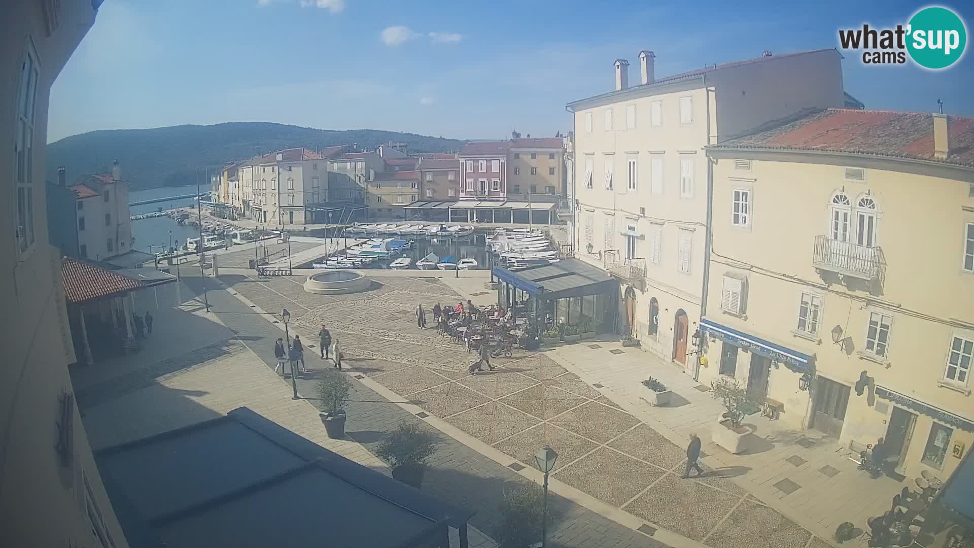 LIVE cam Cres Stadt – Hauptplatz und “mandrač” – Cres Insel – Kroatien