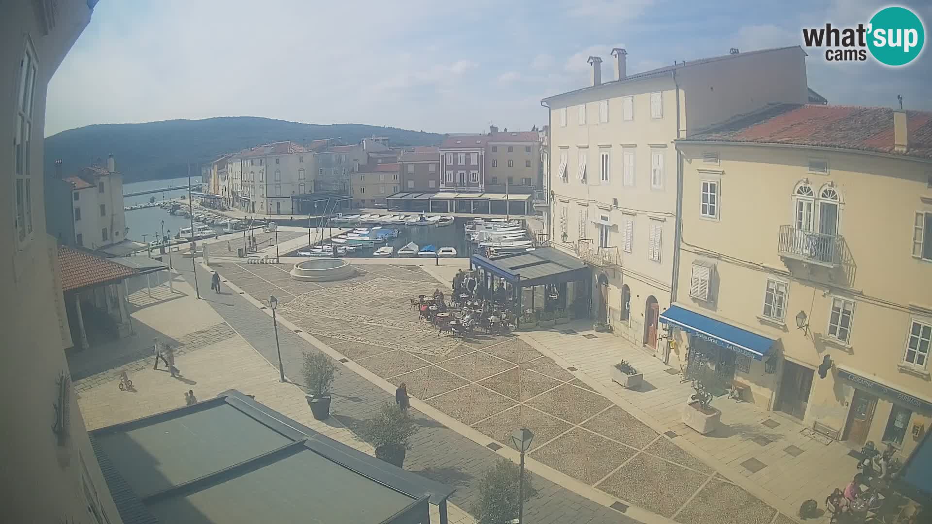 LIVE cam Cres città – piazza principale e “mandrač” – isola di Cherso – Croazia