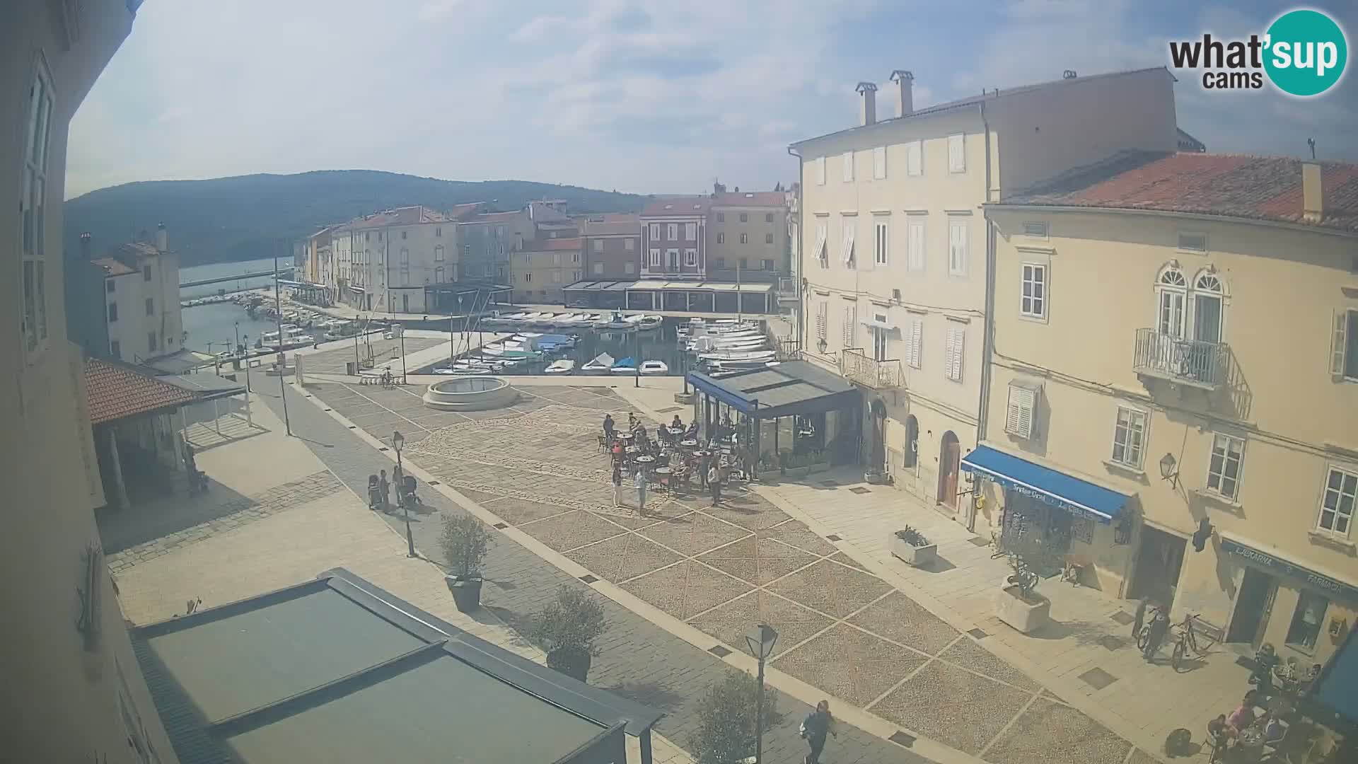 LIVE cam Cres Stadt – Hauptplatz und “mandrač” – Cres Insel – Kroatien
